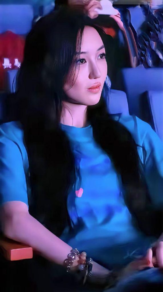 李嫣被夸清冷气质很像妈妈王菲。(取材自微博)
