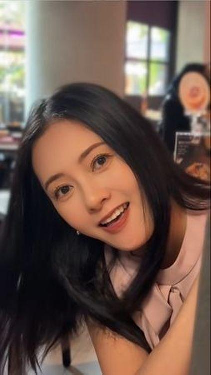 香港女星李丽珍近日在小红书现身，近况意外曝光。(取材自小红书)