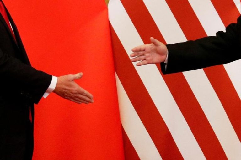 美国对中关税的宽限期12日到期，美国总统川普11日签署行政命令，再度延长宽限期90天。（路透）