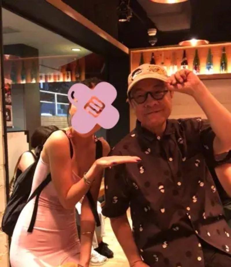 网友在东京偶遇蔡康永。(取材自小红书)