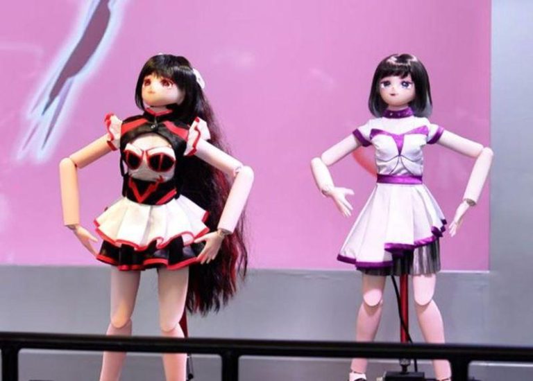「灵童．念NIA-F01」机器人在2025北京世界机器人大会上，以机器人女团表演成为焦点。(取材自IT之家)