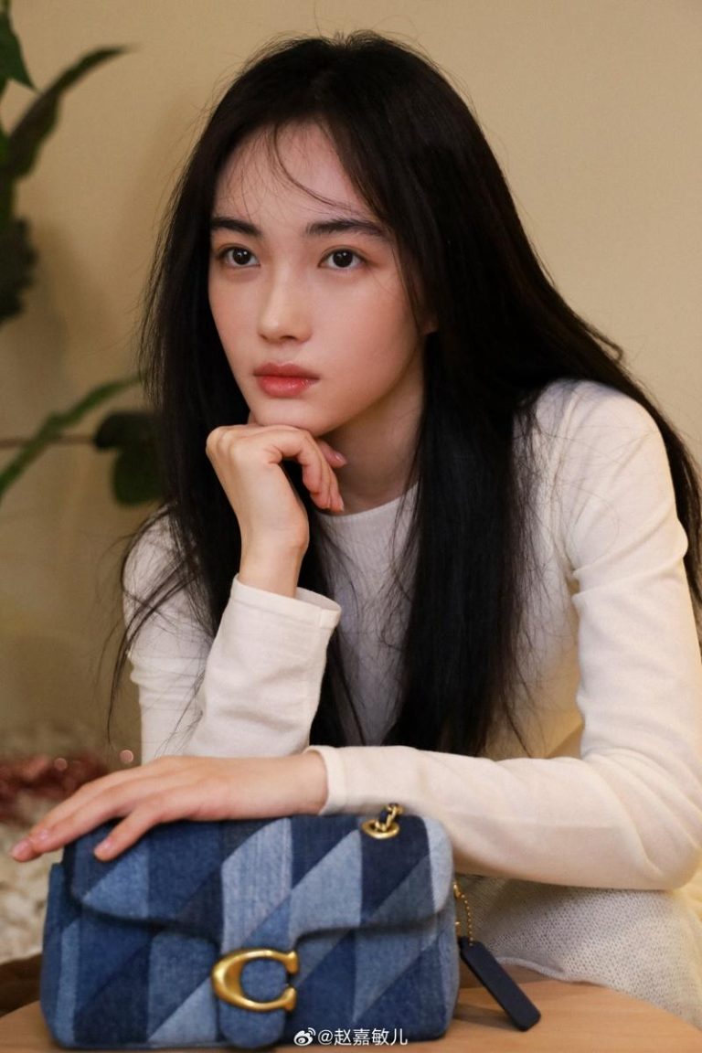 赵嘉敏接拍新剧「天才女友」，不料传出遭导演换角。(取材自微博)