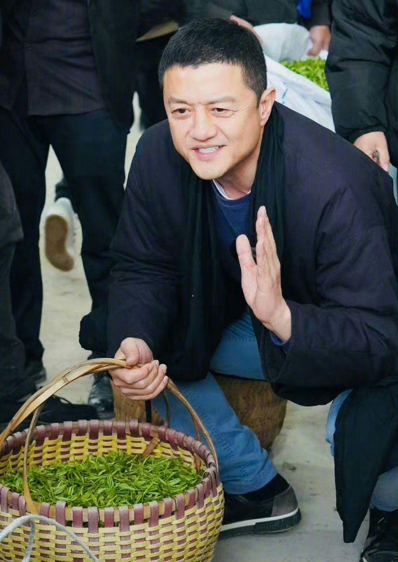 李亚鹏（右）与前妻王菲（左）成立嫣然天使儿童医院。（新华社数据照片）
