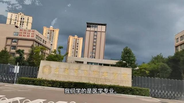 学生发布举报视频。(视频截屏)