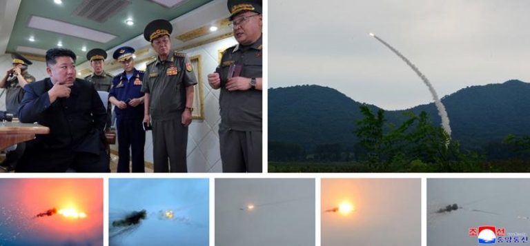 北韩官媒中央通信社（KCNA）于当地时间24日释出，飞弹试射照片。北韩领导人金正恩（左上图前左）亲自视察。（路透）