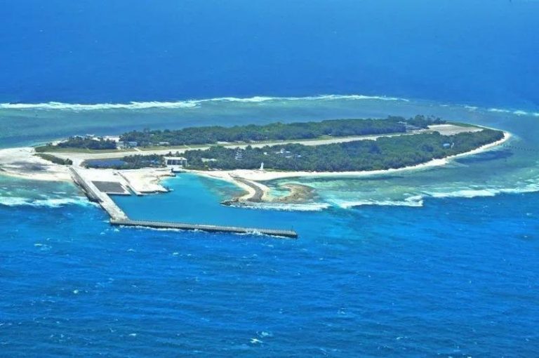 华府智库「战略暨国际研究中心」（CSIS）报告指出，越南今年初以来在有主权争议的南沙群岛八个岛礁开始进行填海造陆扩建工程，规模恐超越宣称拥有几乎整个南海主权的中国大陆。图为南沙群岛中的太平岛，目前为实际管理者为台湾。(图／台湾渔业署提供)