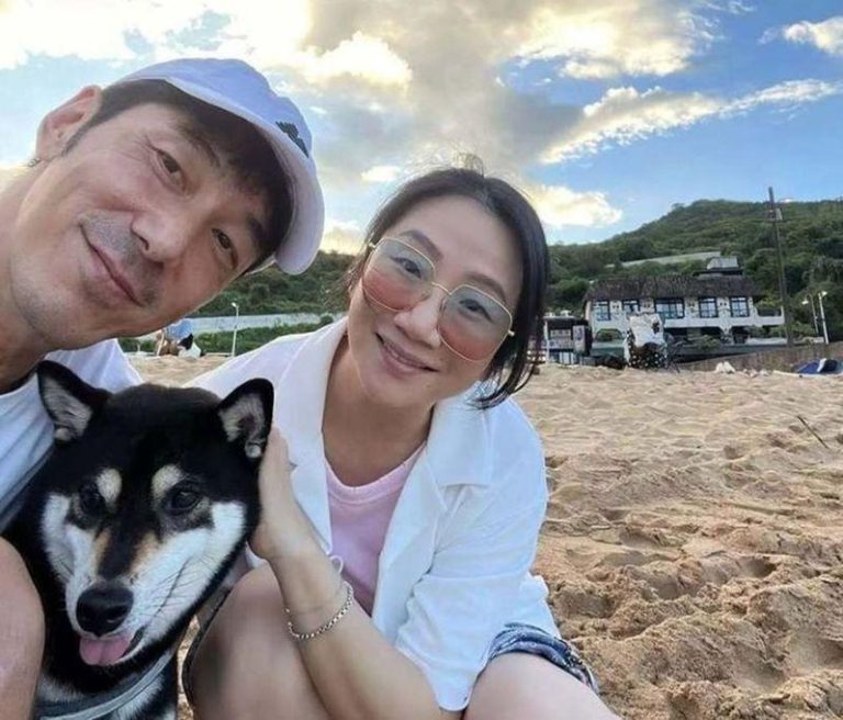 陶晶莹与李李仁养毛小孩。(取材自李李仁Instagram)