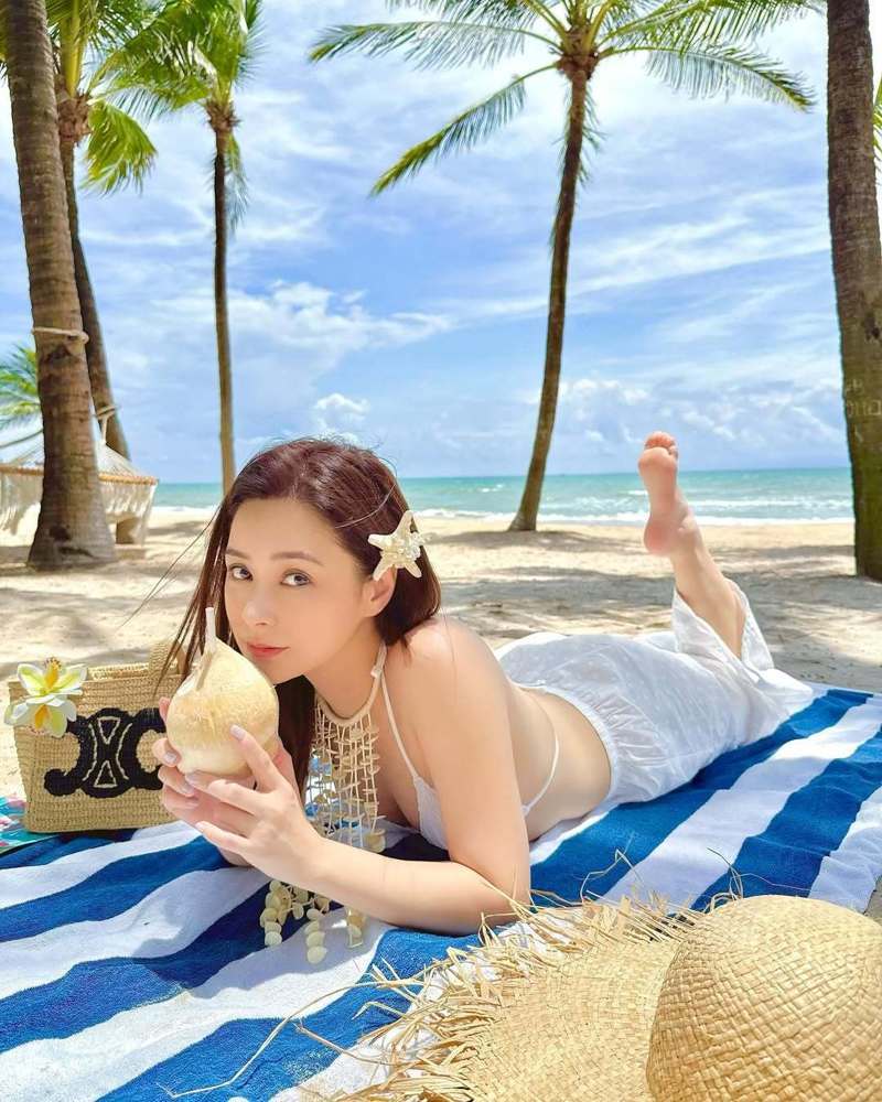 「阿娇」钟欣潼分享比基尼辣照引围观。(取材自Instagram)