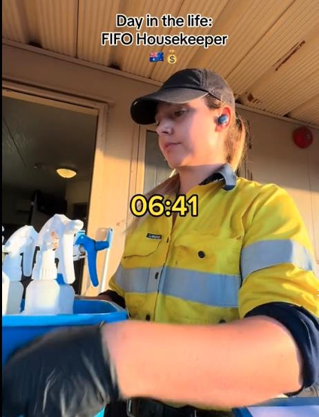 比利时网红狄维特在澳洲矿场打工。(取材自TikTok@jannedhuyvetter)(若有侵犯著作者权益,请连络本社删除)