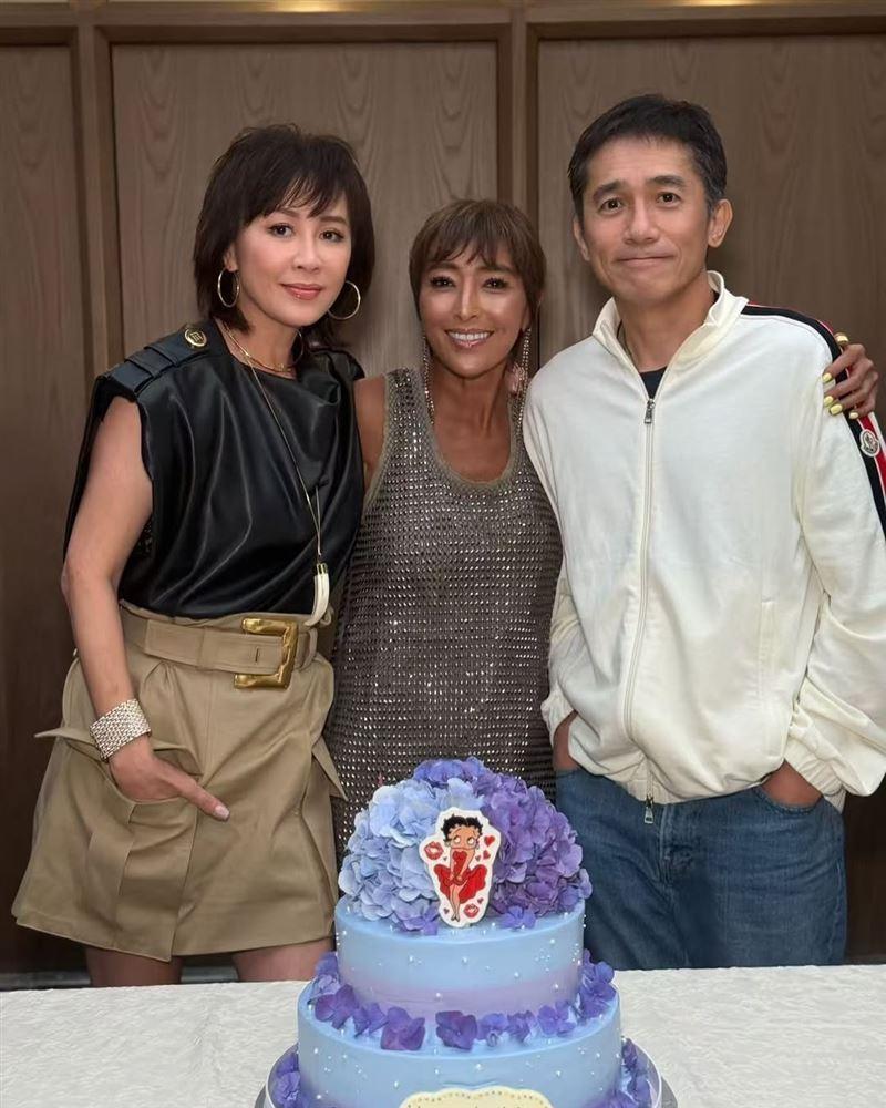 刘嘉玲(左)、梁朝伟日前一同现身女星上山诗钠(中)生日派对。(取材自上山诗钠Instagram)(若有侵犯著作者权益,请连络本社删除。)This image(video) is used for news reporting purposes, please contact us for removal if there is a copyright issue.