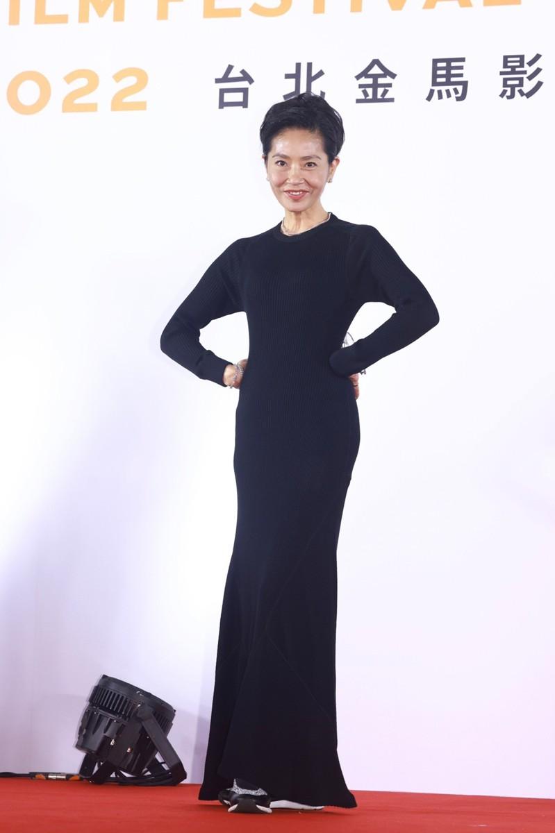 倪淑君16岁时挤下张曼玉得到「阴阳错」的演出机会，也成为许多人争相邀约的女主角。（取材自微博）