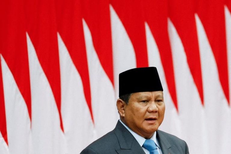 印尼总统普拉伯沃（Prabowo Subianto）原本预计出席于9月3日在北京举行的中国抗战胜利80周年阅兵式，因国内示威抗议加剧取消行程。（路透）