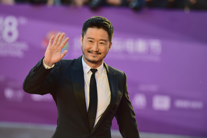 以一系列爱国电影树立硬汉形象的中国演员吴京,近期突然成为网友集体嘲讽甚至是网暴的对象。(新华社)