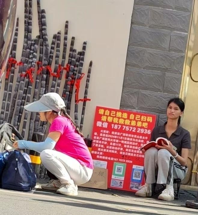 黄德芬（右）与弟弟黄开佑。（取材自新黄河）