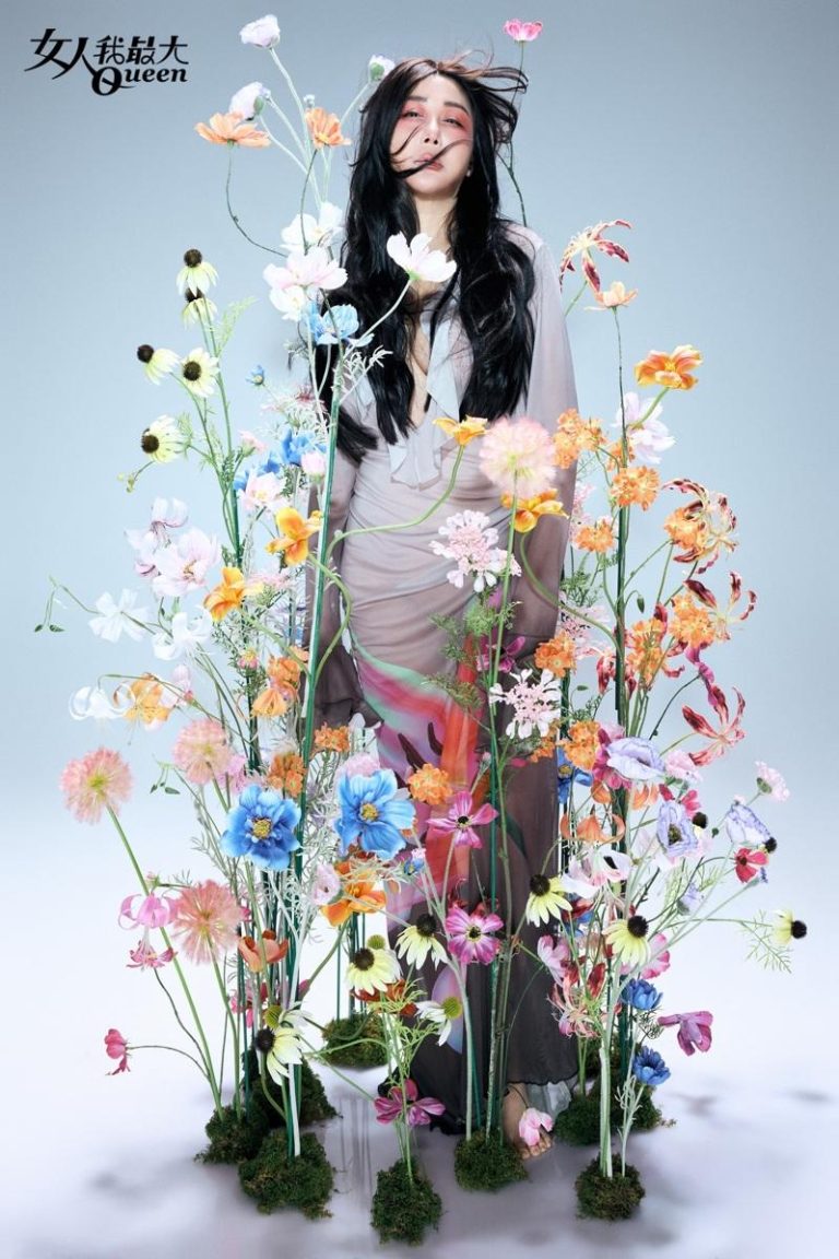 60岁蓝心湄聊人生:财富自由才能做自己 蓝心湄拍摄「女人我最大」9月封面。(图/女人我最大提供)