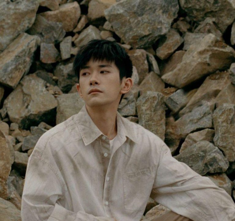 易烊千玺不是第一次当「汉字推广大使」。(取材自微博)