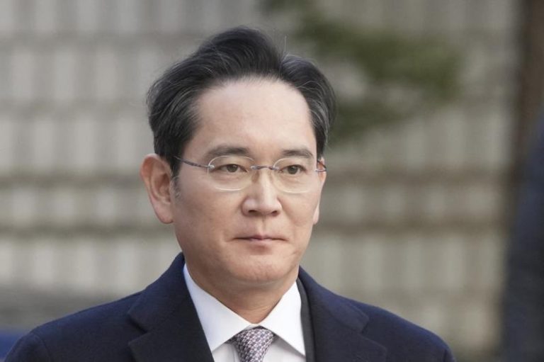 企业研究组织Leaders Index最新数据显示，三星电子董事长李在镕今年上半年个人资产大增近5兆韩元，在南韩前50位财阀家族成员中，排名居冠。（美联社）