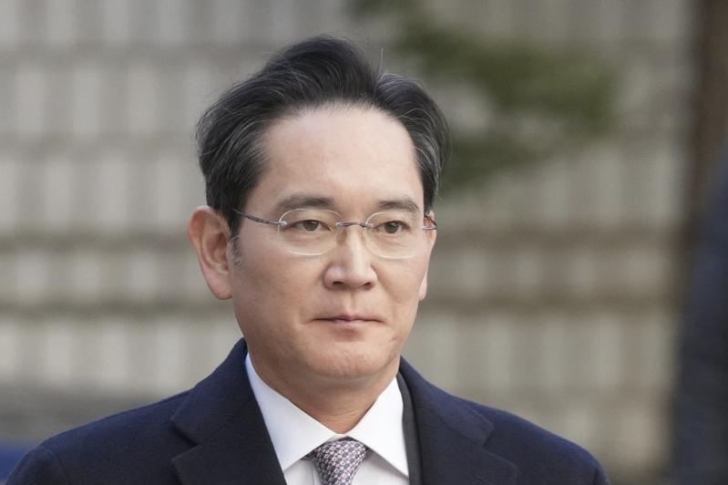 企业研究组织Leaders Index最新数据显示,三星电子董事长李在镕今年上半年个人资产大增近5兆韩元,在南韩前50位财阀家族成员中,排名居冠。(美联社)