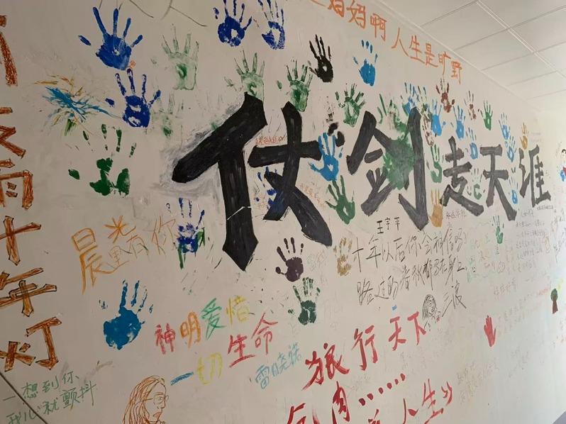 何东在长沙站。（取材自潇湘晨报）