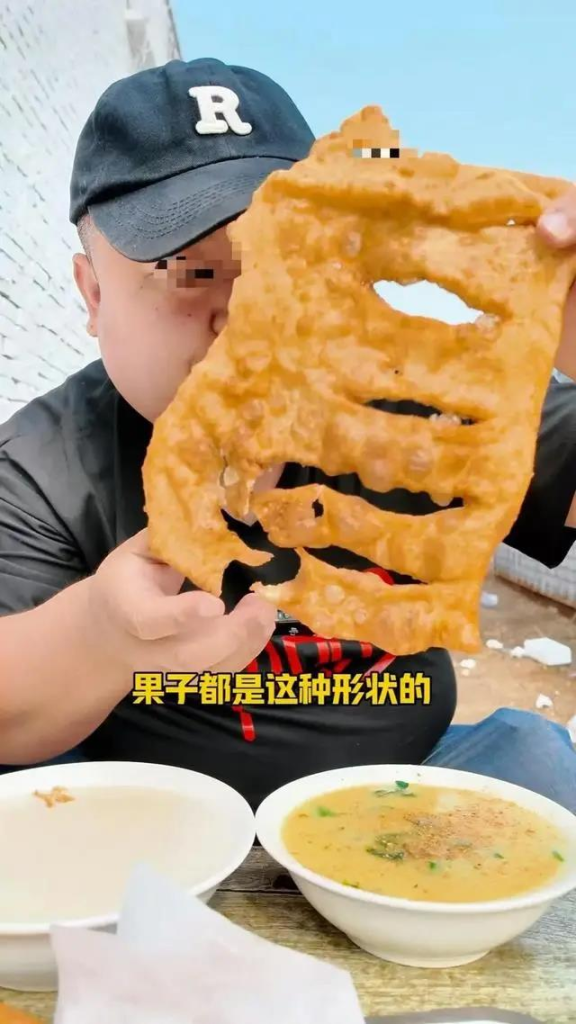 席先生此前的探店视频。(取材自九派新闻／受访者提供)