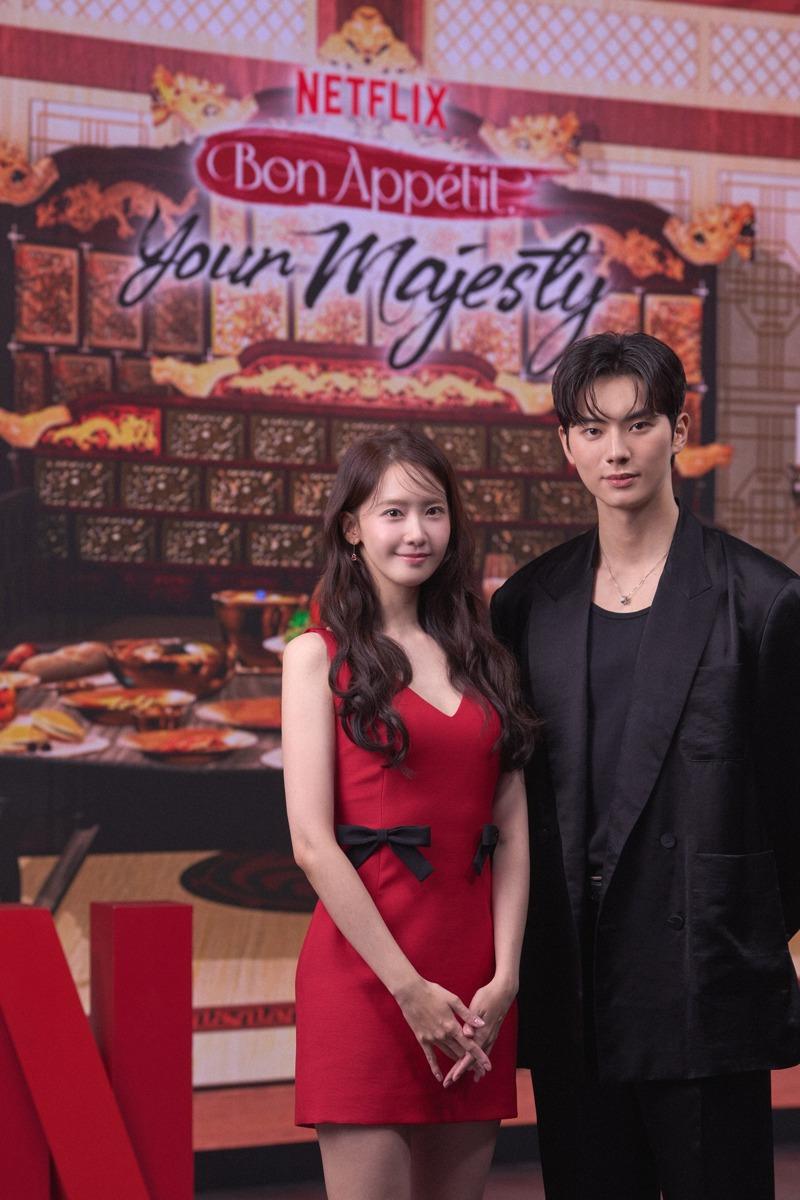 润娥（右）和李彩玟的交互相当有火花。（图／Netflix提供）