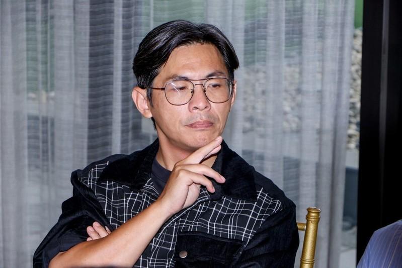 炎亚纶访谈时露出俏皮表情。记者沈昱嘉／摄影
