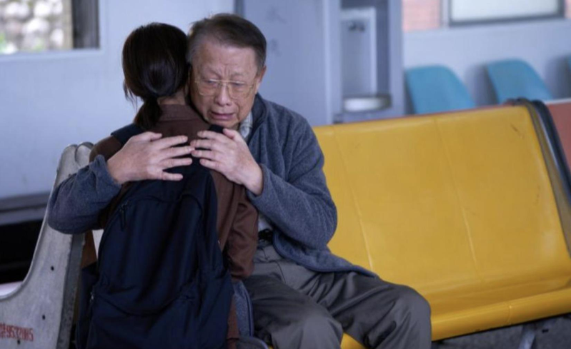 张轩睿（右）难忘义雄阿公的温暖。图／摘自脸书