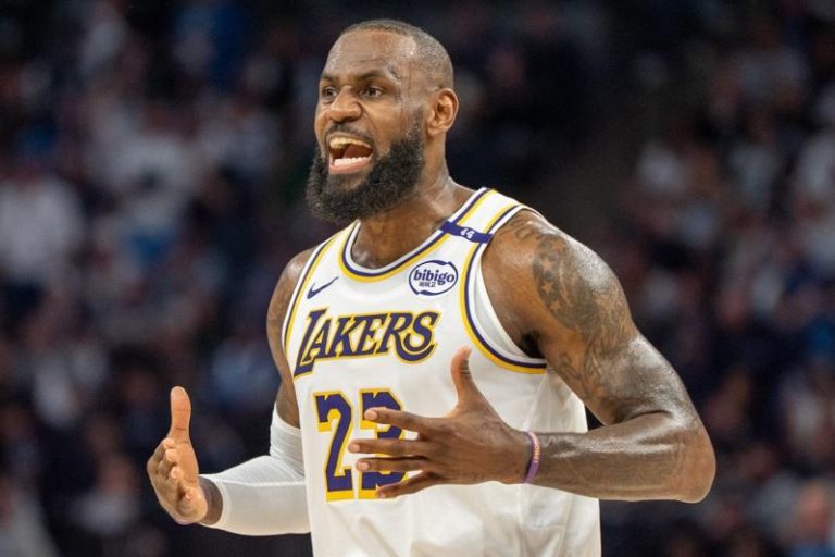 美国NBA球星詹姆斯近日因一篇刊登于中国官媒「人民日报」的署名文章引发争议。(路透)