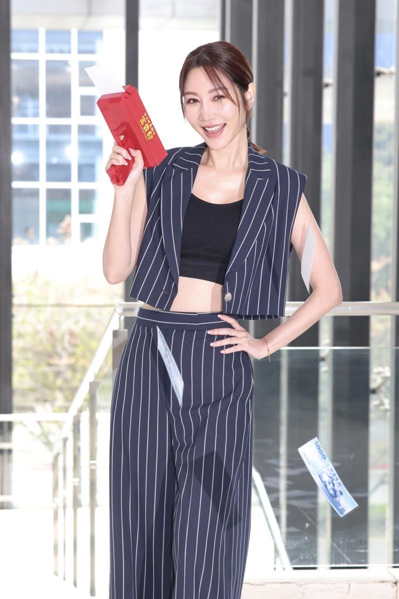 小S(左)与蔡康永对于「康熙来了」的绿叶陈汉典传出喜讯，深表祝福。（图／中天提供）