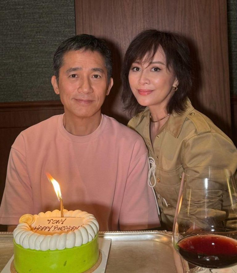 梁朝伟(左)和刘嘉玲被誉为华人演艺圈「银色夫妻」。(取材自微博)