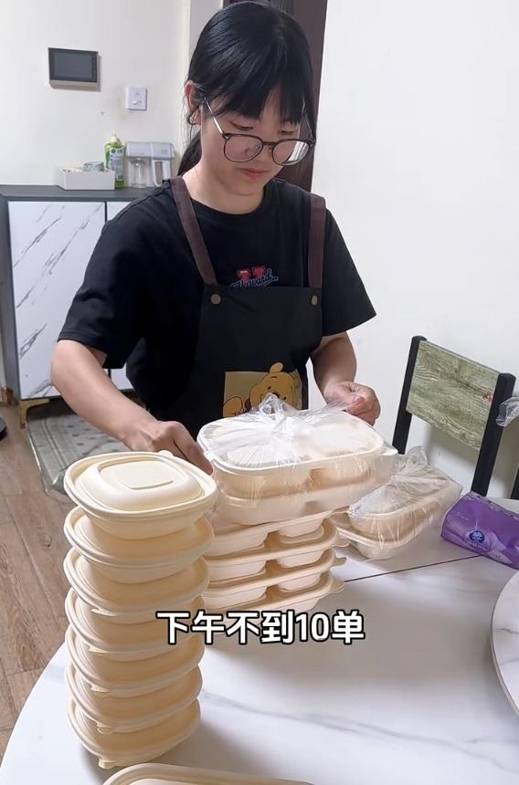 私厨转型盒饭，消费者更重视性价比。（取材自小红书）