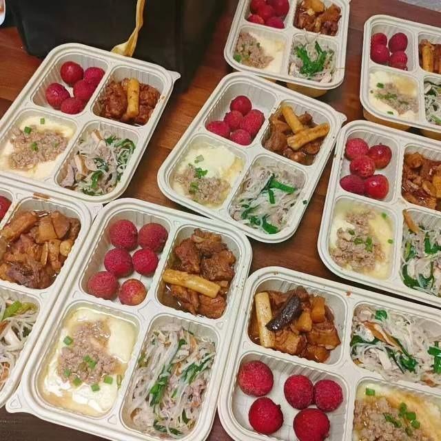 私厨转型盒饭，消费者更重视性价比。（取材自小红书）