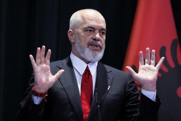 阿尔巴尼亚总理拉玛（Edi Rama）11日表示，协助民众导航政府在线服务网站的数字助理，将成为首位「虚拟创造」的人工智能（AI）部长，由其负责公共采购事务。（路透）