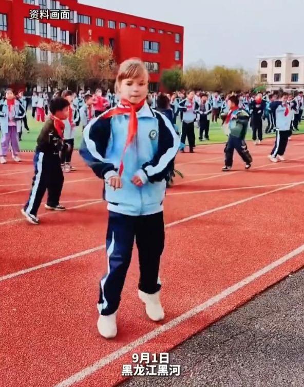 俄罗斯学生在中国上学。(影片截屏)
