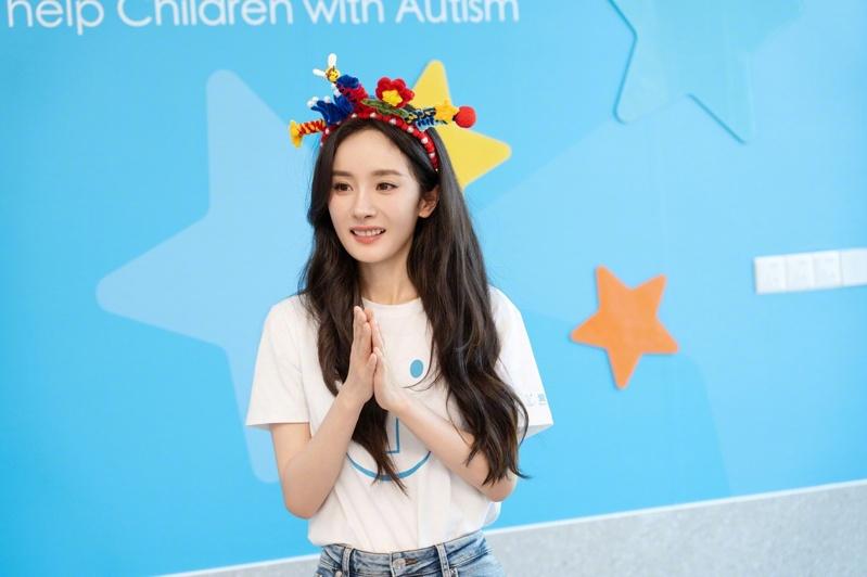 祝绪丹为杨幂送上生日祝福，却被指蹭热度。（取材自微博）