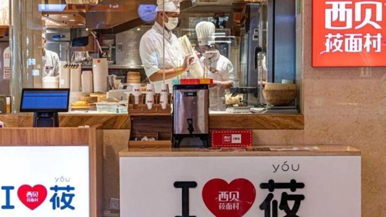 西北菜连锁餐厅「西贝𦰏面村」近日被质疑使用预制菜。(取材自小红书@某先生）