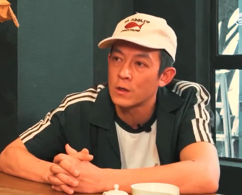梁朝伟（见图）罕见接受陈冠希专访，自曝记忆力大不如前。（取材自微博）