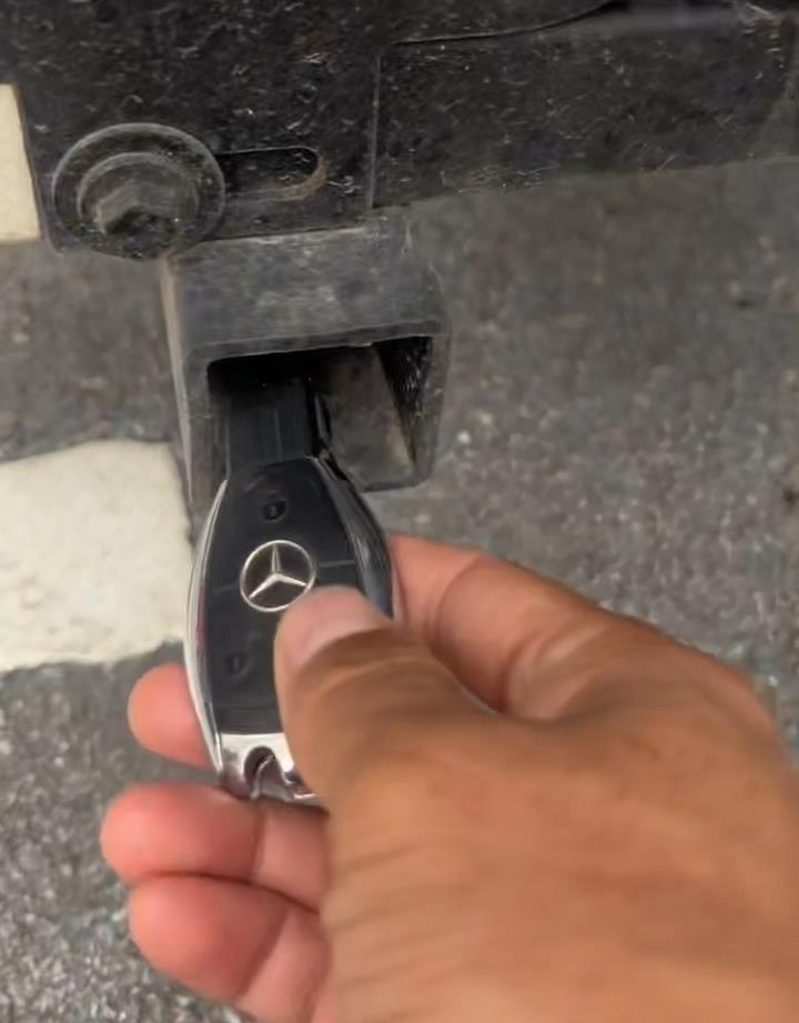 郭先生的房车停在南宁街头。 (视频截屏)