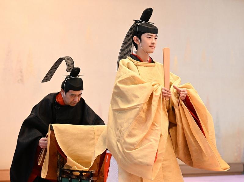 日本皇位第二顺位继承人悠仁亲王9月6日迎来19岁生日,并举办日本皇室时隔40年的男性皇族成年式。(路透)