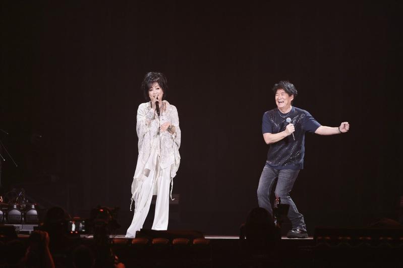 齐豫（左）担任周华健演唱会嘉宾。记者王聪贤／摄影