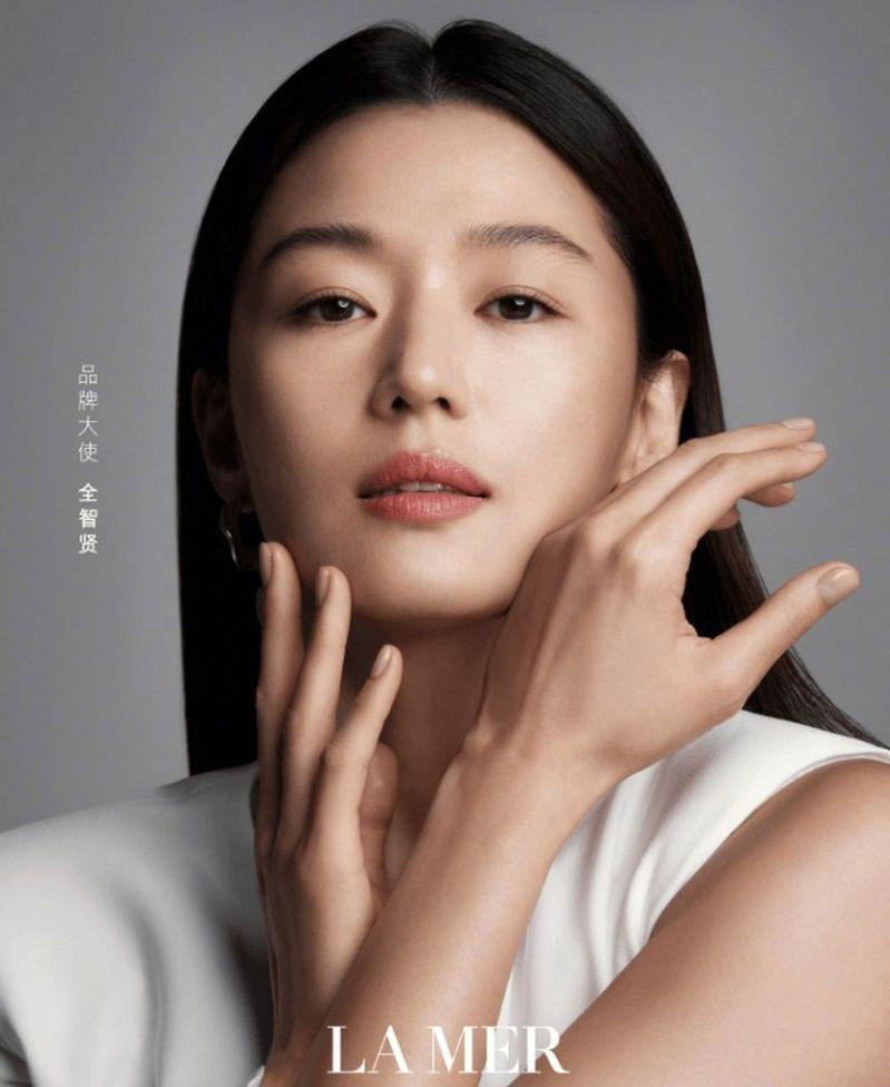 许多中国网友晒出全智贤辱华台词截屏，呼吁品牌方解约。（取材自南方娱乐网）