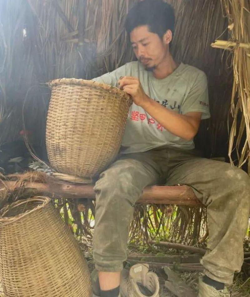 杨东东赛前赛后对比，他瘦了31斤。(取材自极目新闻)