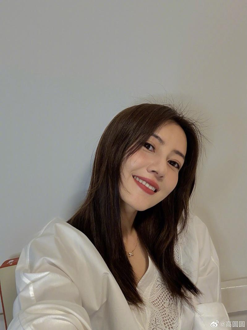 网传17岁的高圆圆。（取材自微博）