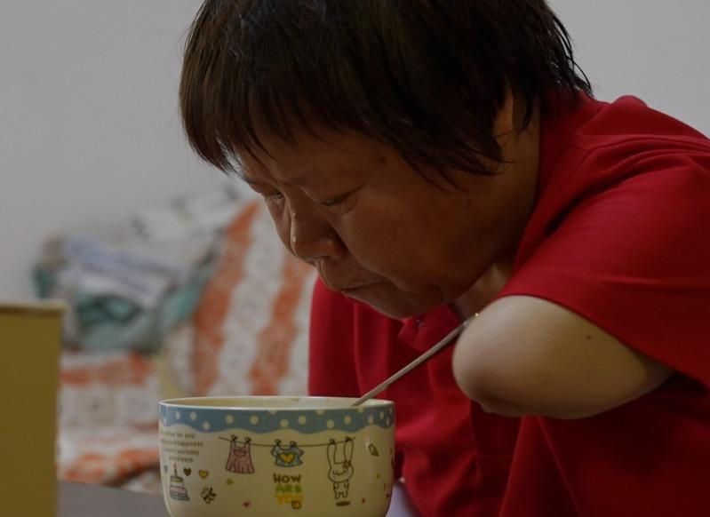 易江红在全国第十二届残疾人运动会中获得跆拳道金牌。（取材自潇湘晨报）