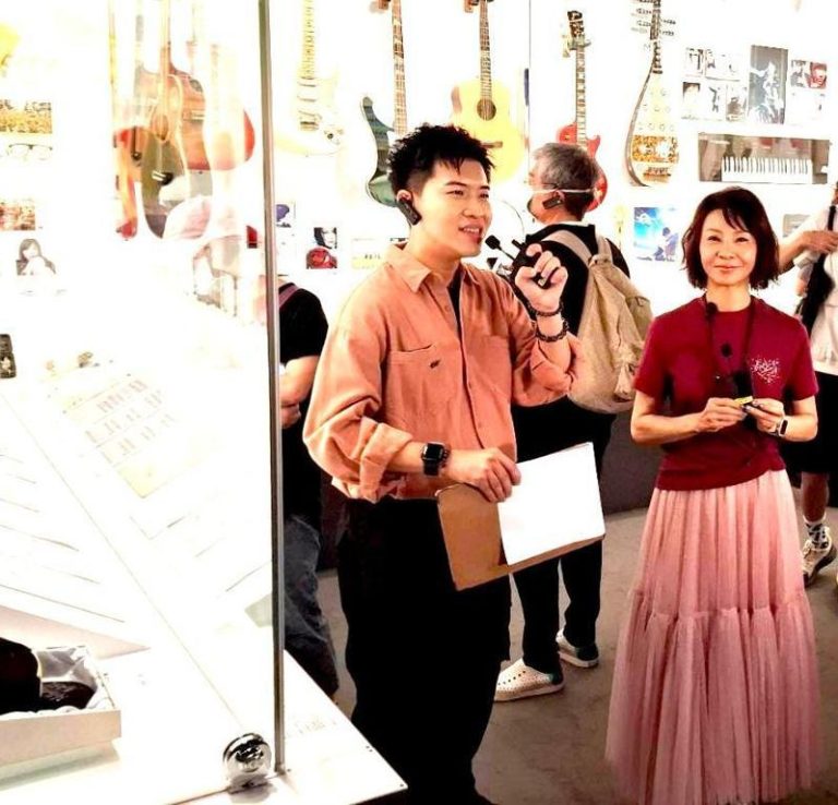 范怡文（右）分享演艺之路的精采历程。（图／翰森娱乐提供）
