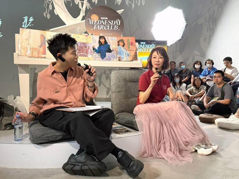 范怡文（右）分享演艺之路的精采历程。（图／翰森娱乐提供）