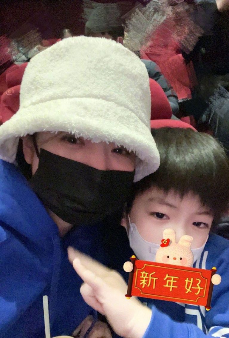 林心如为公益活动与女儿「小海豚」同框。(取材自脸书)