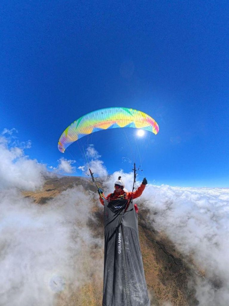 李生涛飞跃吉力马札罗山。（取材自红星新闻）