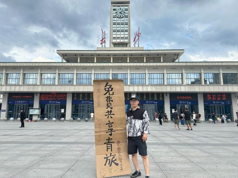 何东在长沙站。（取材自潇湘晨报）