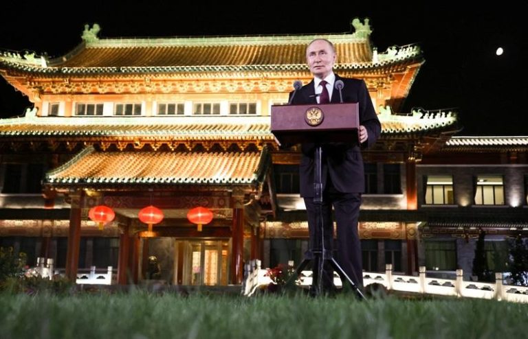 俄罗斯总统普亭3日在访中行尾声，在北京出席记者会。路透
